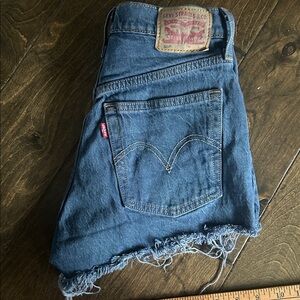 Levi’s 501 Denim Shorts size 25